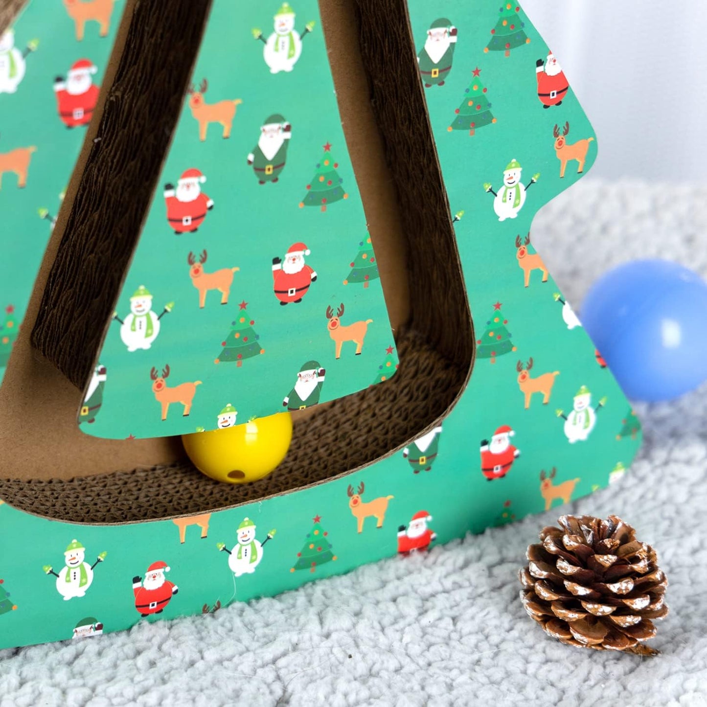 Tiragraffi Albero di Natale di Cartone con Erba Gatta e Pallina